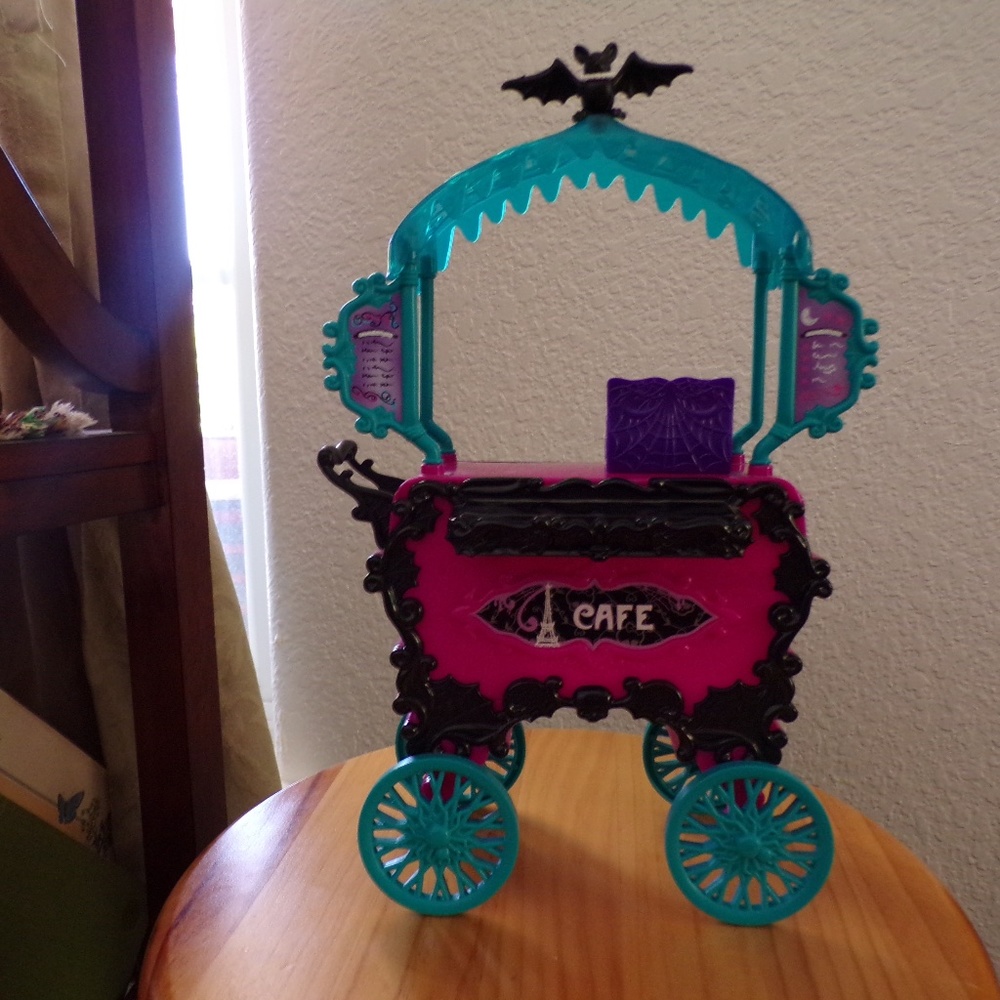 Monster High Travel Scaris Cafe Cart Playset